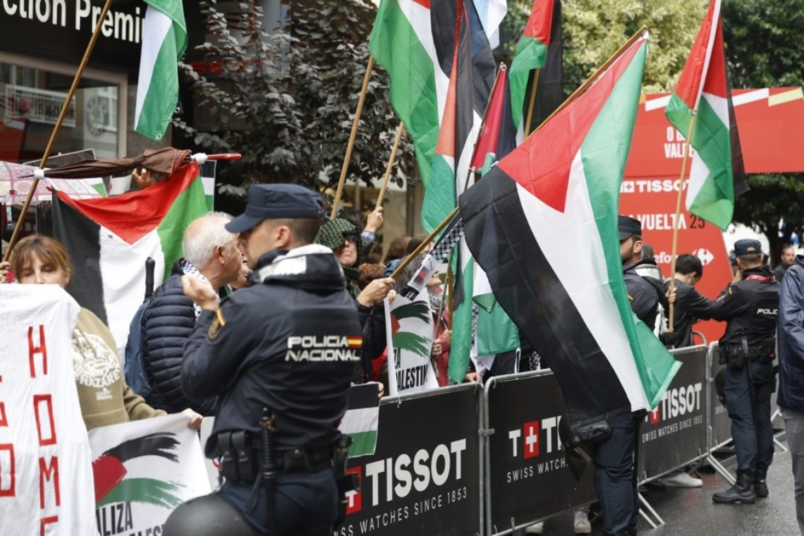 Protesti zaznamujejo Vuelto in spreminjajo potek etap