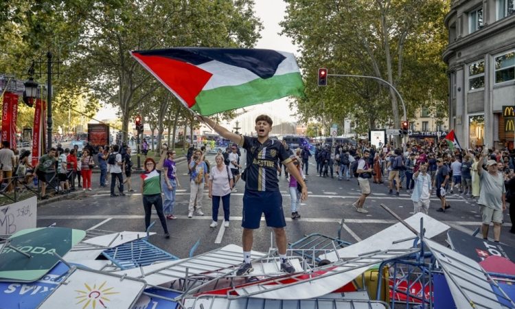 Konec Vuelte zaradi protestov odpovedan 