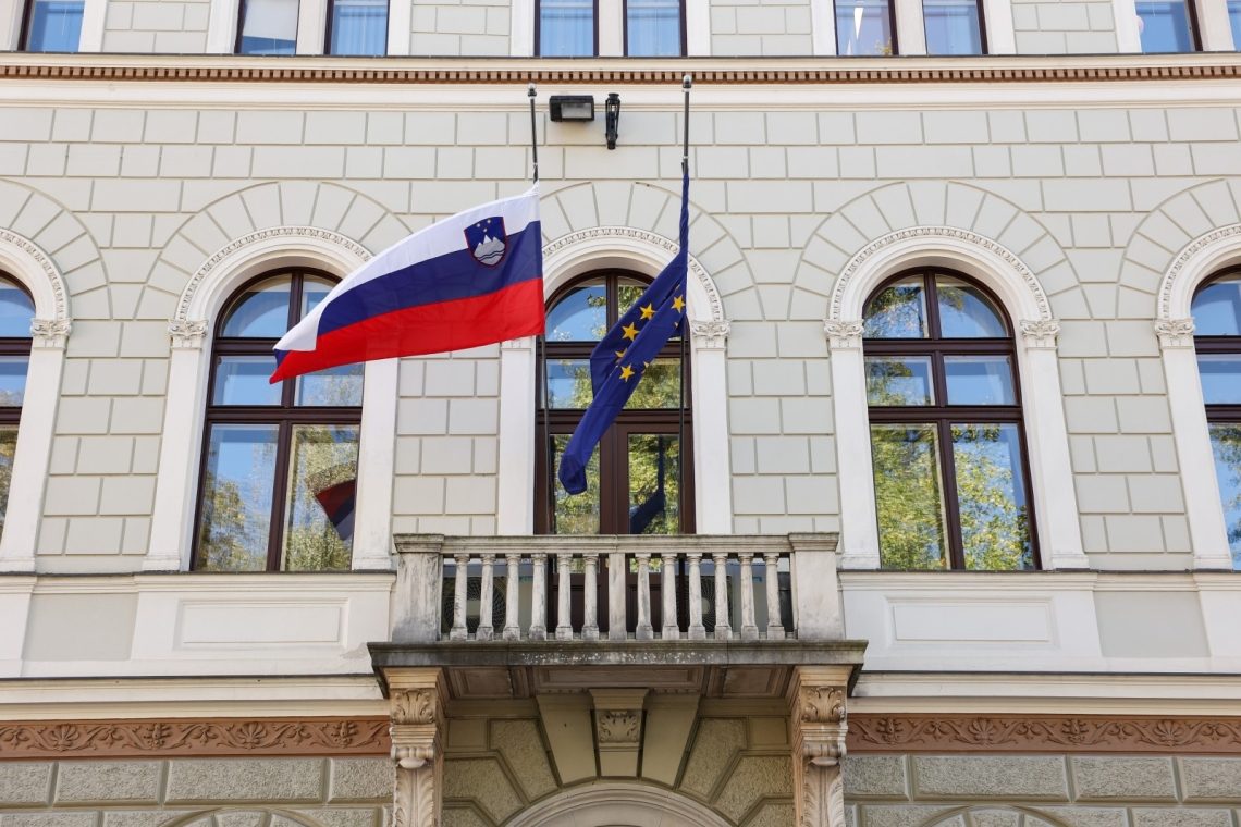 Vlada na seji o novem zakonu o javnem redu, spremembah pri prekrških in univerzi v Novem mestu