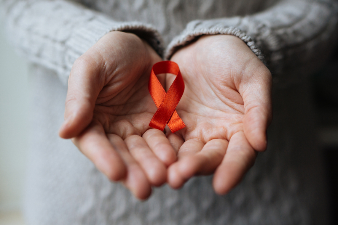 Ob svetovnem dnevu boja proti aidsu: Slovenija ostaja zgled uspešnega spopadanja z virusom HIV