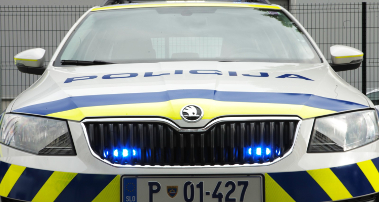 Prometna nesreča s pobegom v Šempetru pri Gorici, policija išče očividce