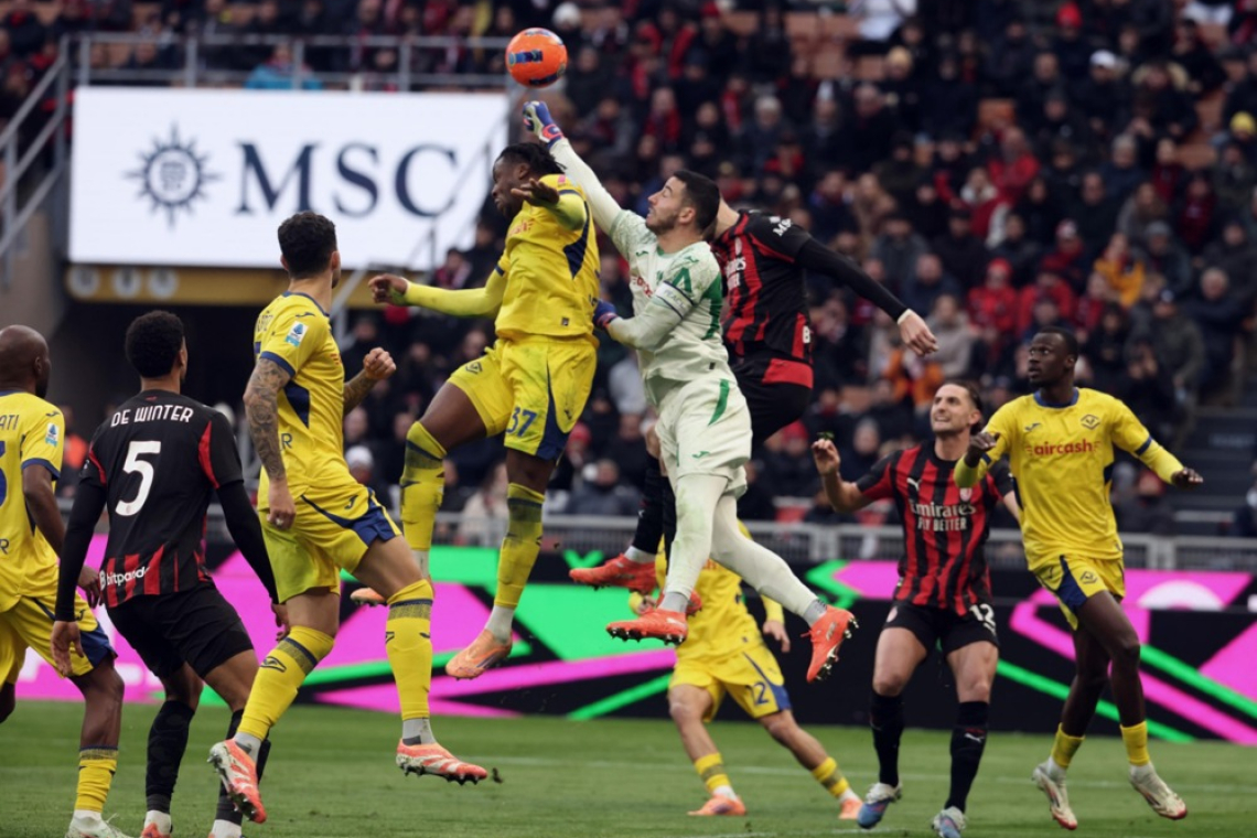 Milan in Napoli začasno pred Interjem