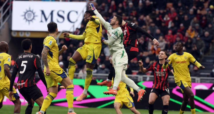 Milan in Napoli začasno pred Interjem