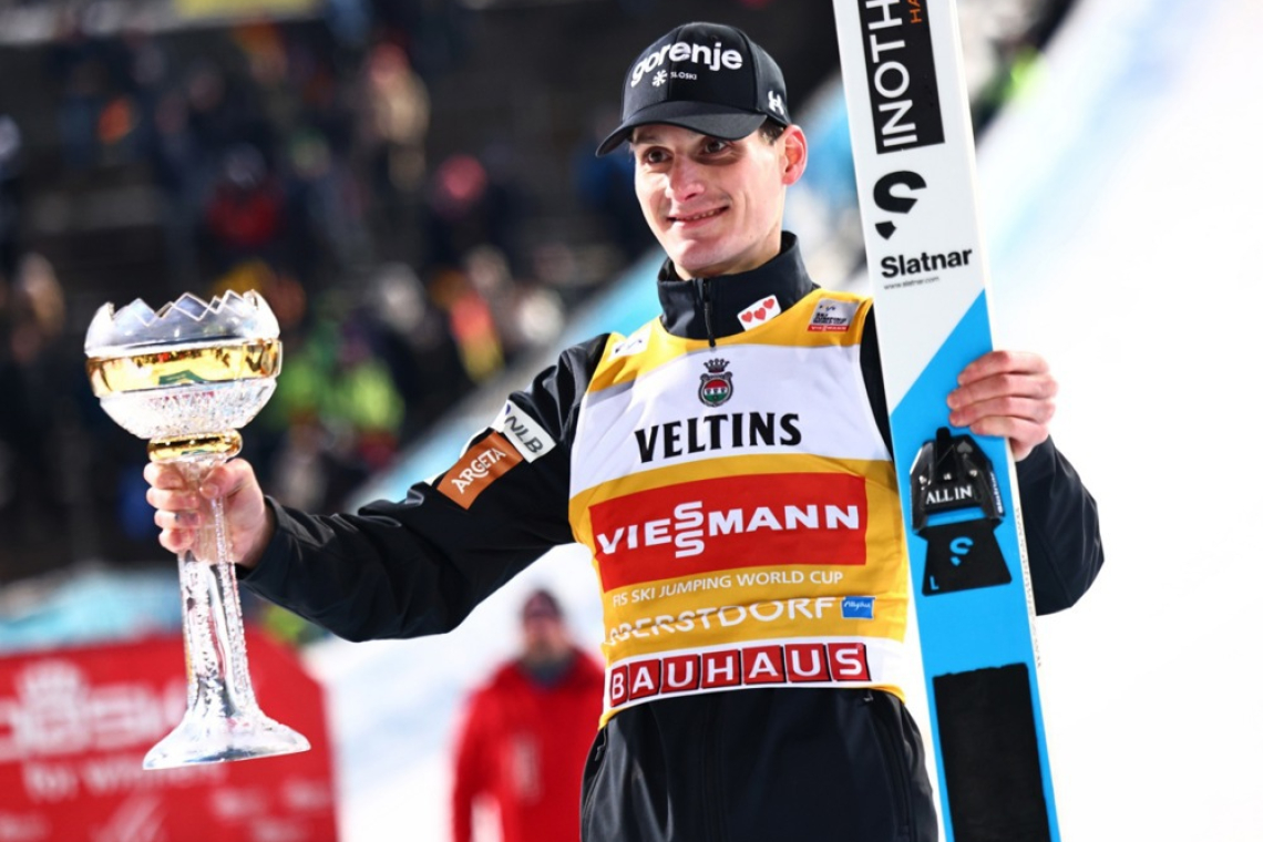 Prevc zmagal v Oberstdorfu na uvodu novoletne turneje, Zajc diskvalificiran 