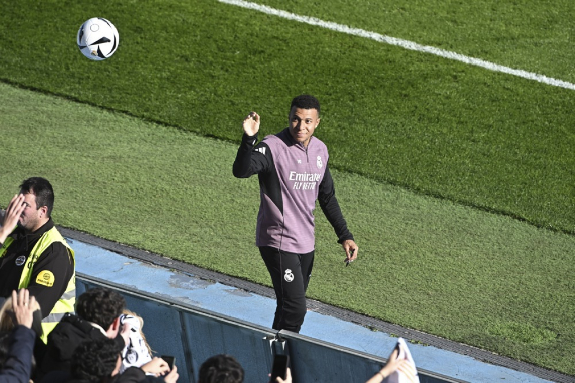 Mbappe po poškodbi na tritedenski počitek