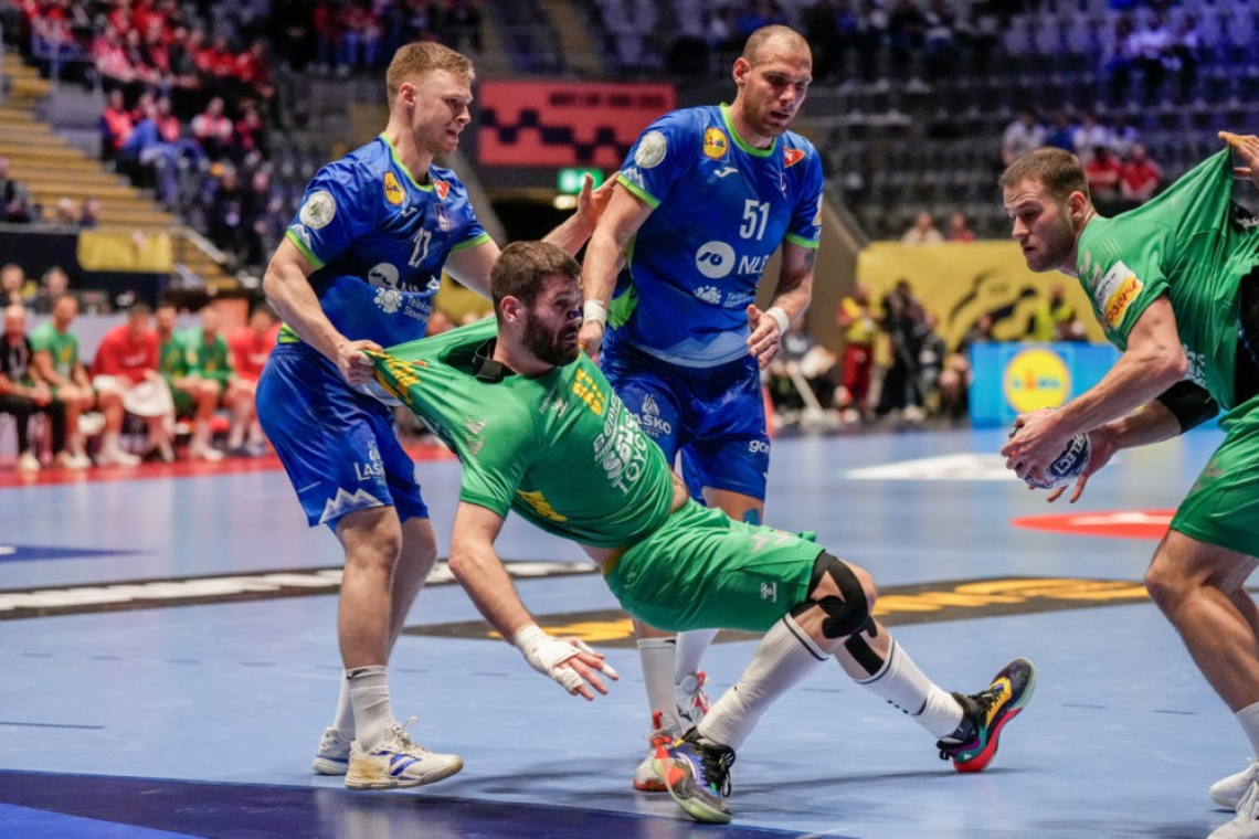Slovenska rokometna reprezentanca z zmago proti Črni gori (41:40) začela evropsko prvenstvo