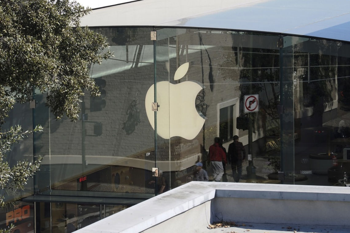 Apple v zadnjem četrtletju lani z 42 milijardami dolarjev čistega dobička