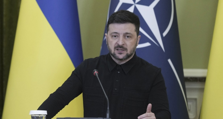 Zelenski naj bi 24. februarja napovedal volitve in referendum