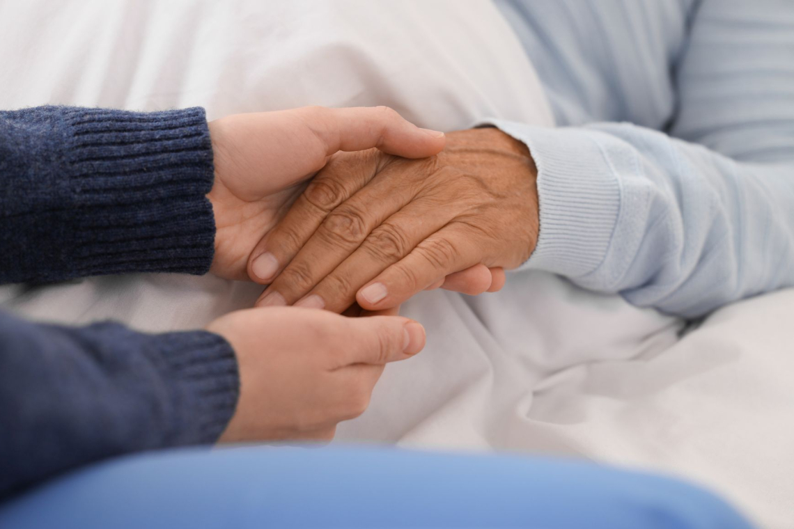 Premier dr. Robert Golob napovedal širitev hospic oskrbe po vsej Sloveniji