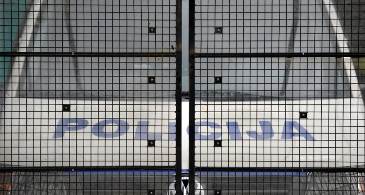 Pri Lenartu vozil brez dovoljenja in z neregistriranim vozilom