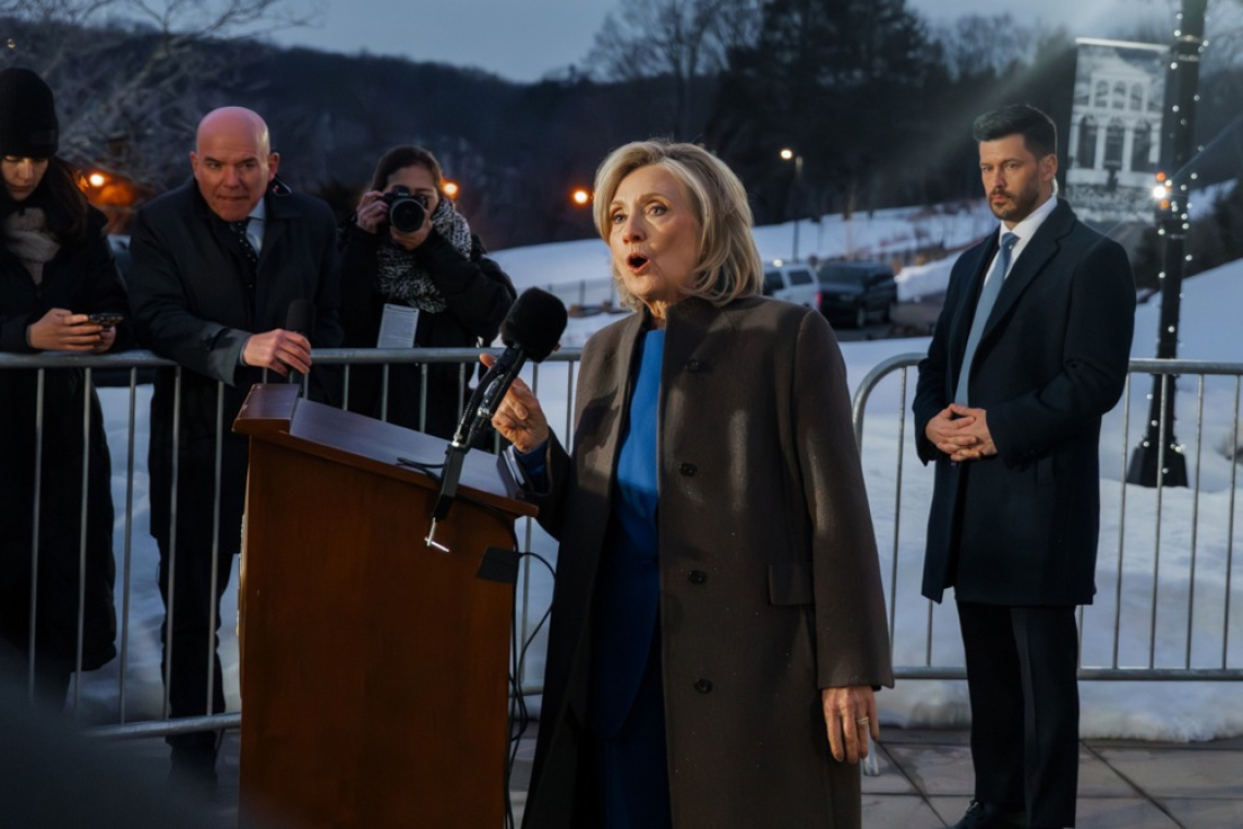 Kongresni odbor objavil posnetka zaslišanj Billa in Hillary Clinton