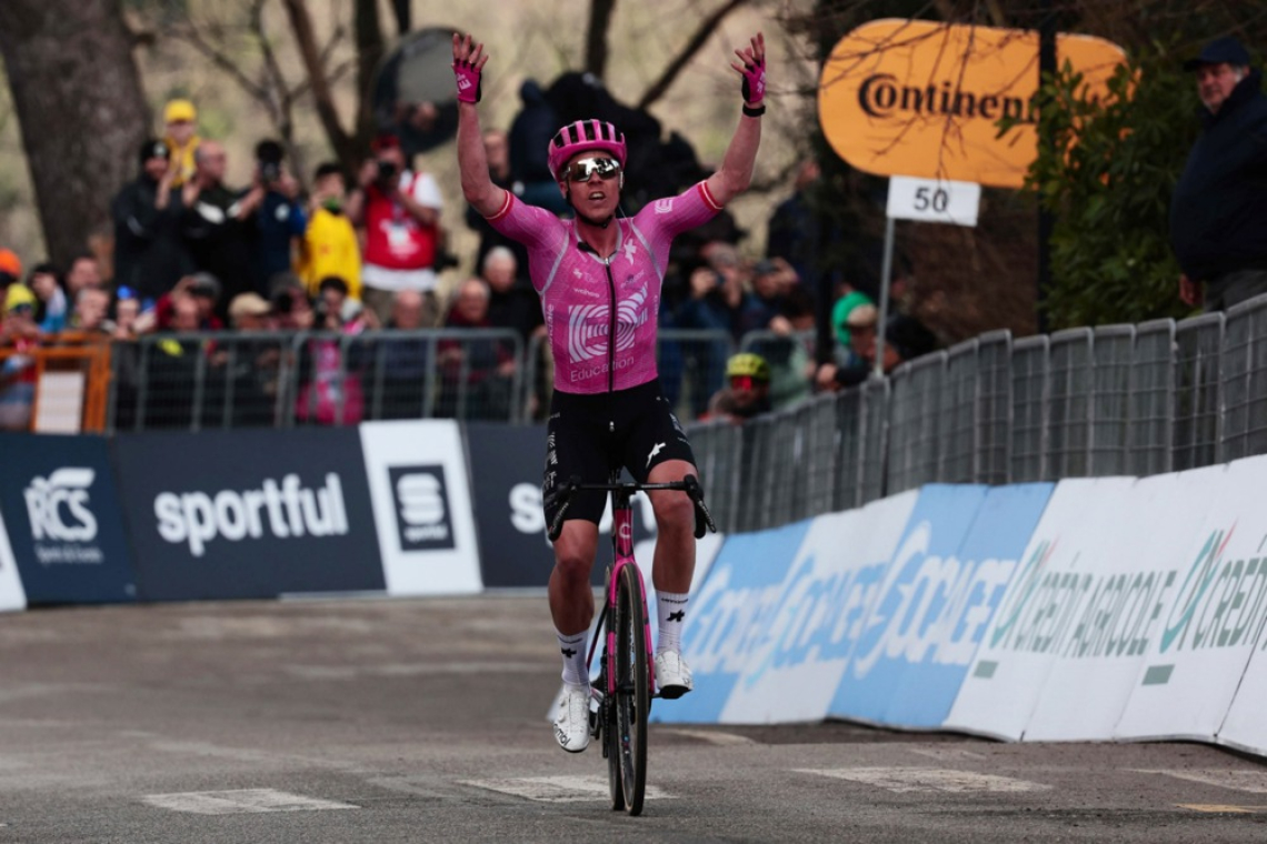Del Toro vodilni, pred favoriti na cilju Valgren, Roglič 7. 