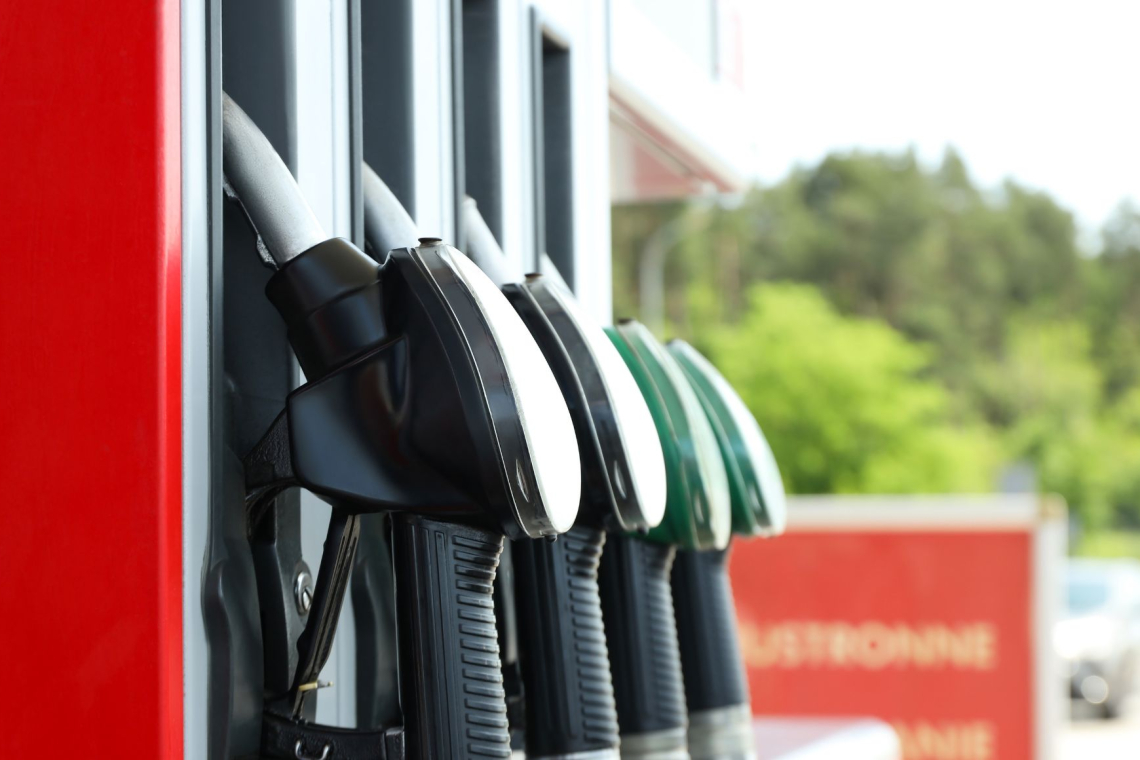Vlada opozarja na motnje pri oskrbi z gorivom na Petrolu