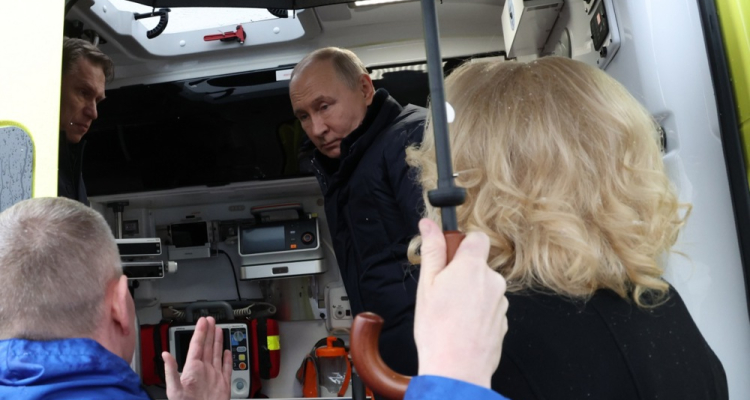 Ukrajinski dron zadel stanovanjsko poslopje v Moskvi