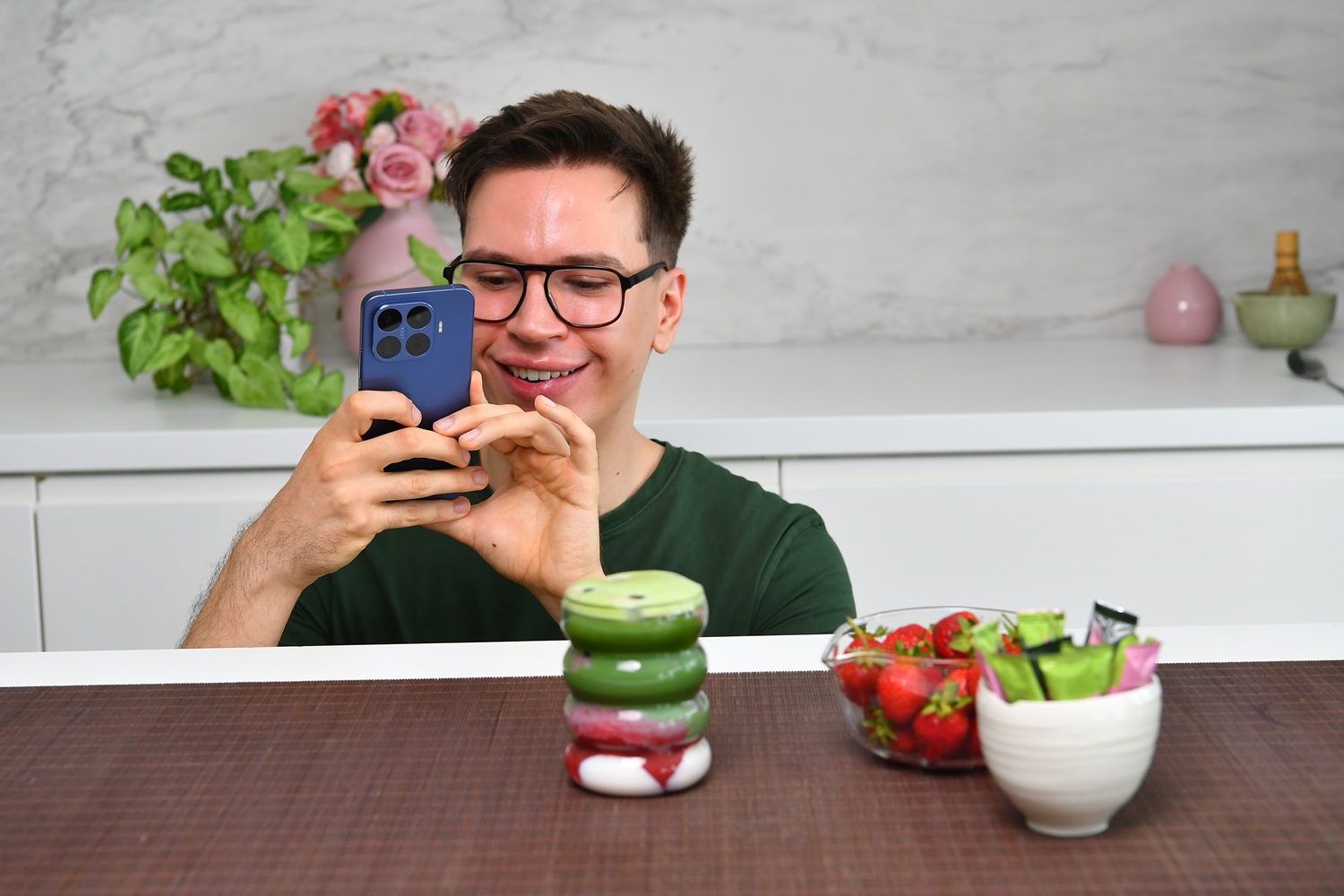 Barva, pena, trenutek: POP Matcha skozi Leica objektiv